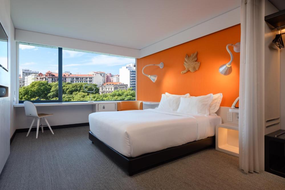 Deluxe Double or Twin Room with City View interior